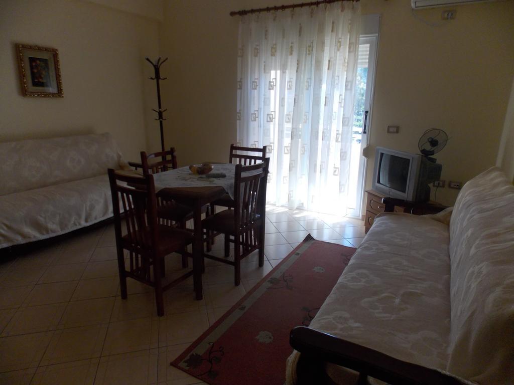 Elis Apartment Vlorë Buitenkant foto