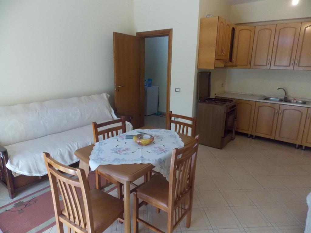 Elis Apartment Vlorë Buitenkant foto